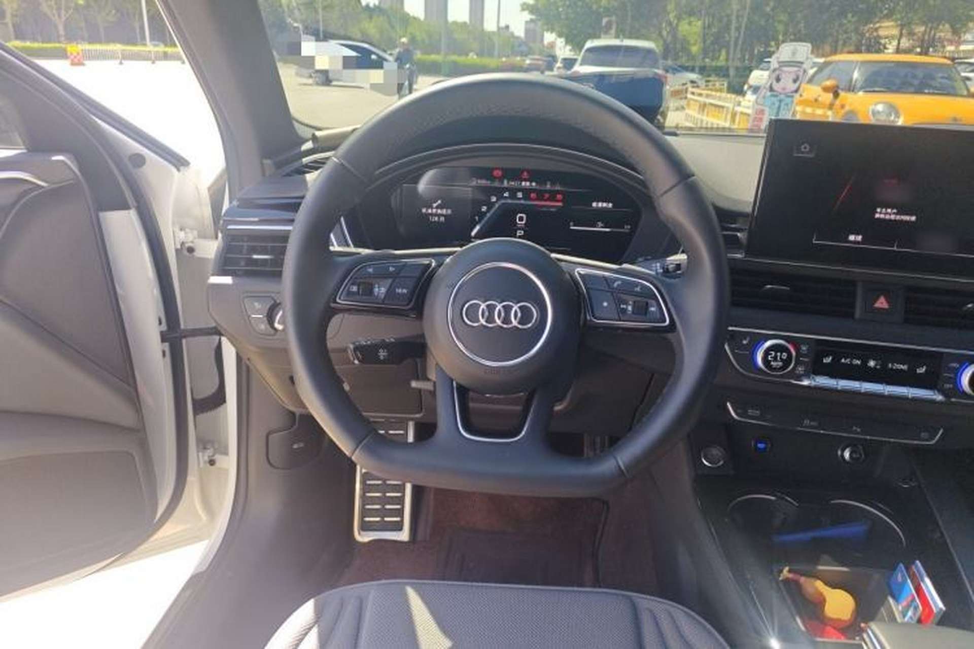 Used Audi A4L 2023 40 TFSI Luxury Dynamic Model Steering Wheel