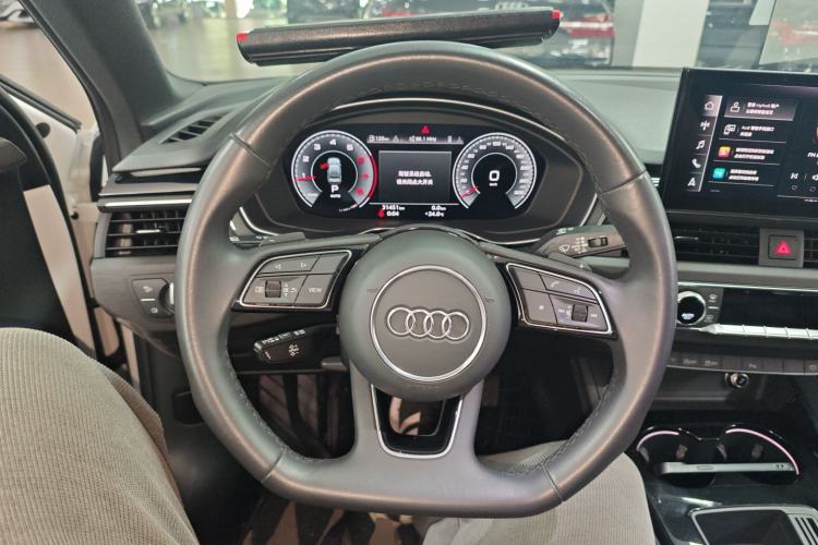 Used Audi A4L 2023 40 TFSI Luxury Dynamic Model Steering Wheel