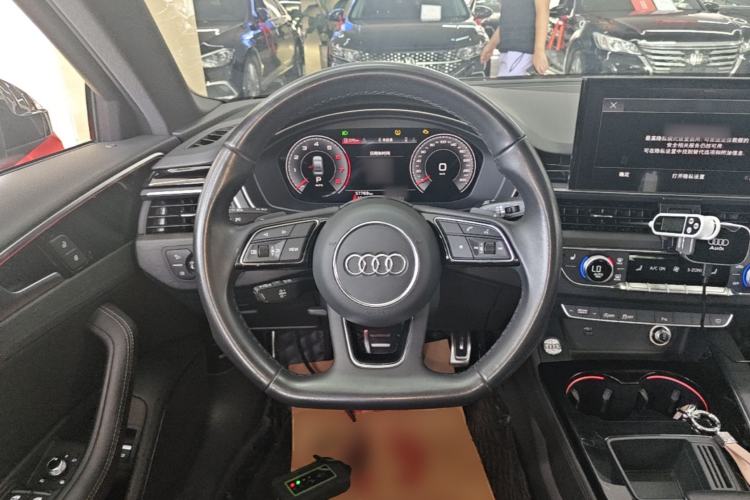 Used Audi A4L 2023 40 TFSI Luxury Dynamic Model Steering Wheel