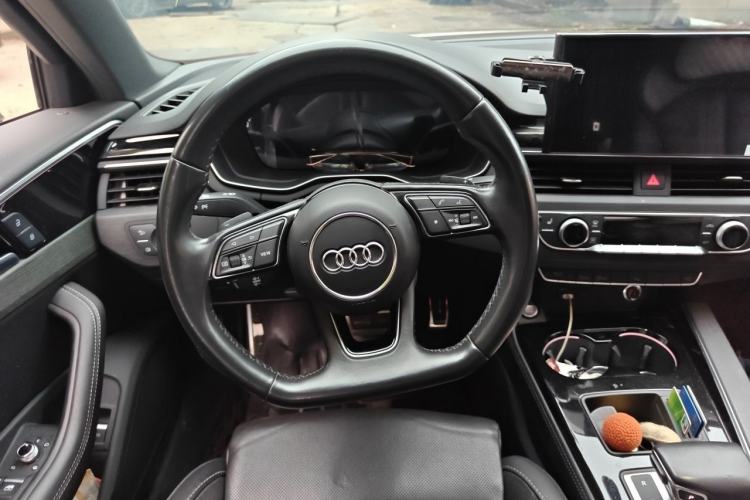Used Audi A4L 2023 40 TFSI Luxury Dynamic Model Steering Wheel
