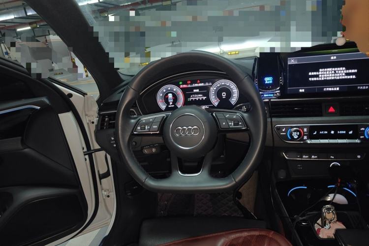 Used Audi A4L 2023 40 TFSI Luxury Dynamic Model Steering Wheel