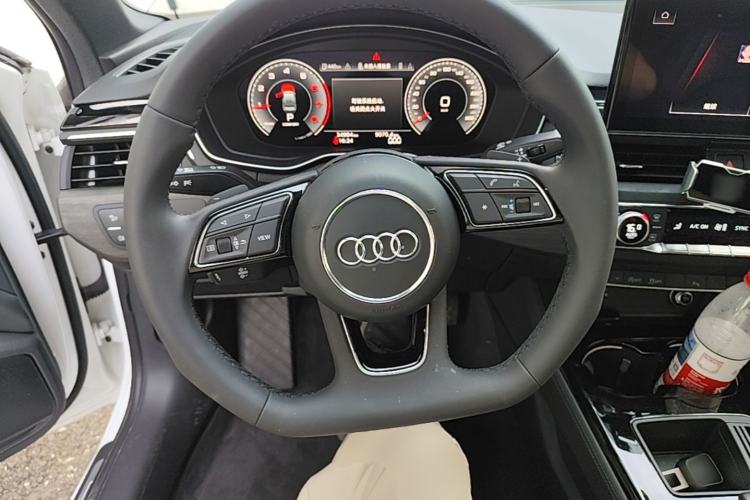 Used Audi A4L 2023 40 TFSI Luxury Dynamic Model Steering Wheel