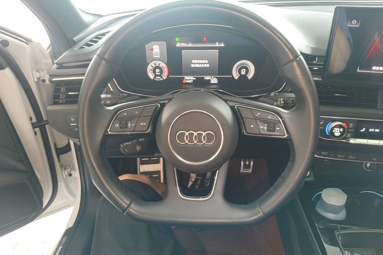 Used Audi A4L 2023 40 TFSI Luxury Dynamic Model Steering Wheel