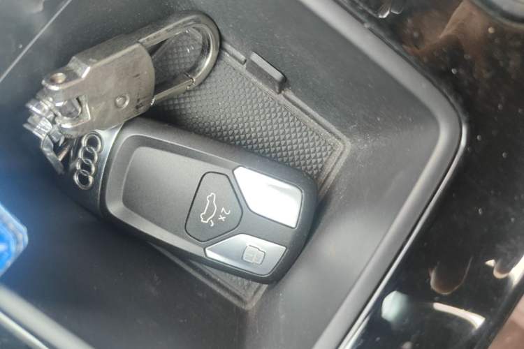 Used Audi A4L 2023 40 TFSI Luxury Dynamic Model Vehicle Key