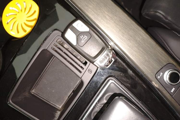 Used Audi A4L 2023 40 TFSI Luxury Dynamic Model Vehicle Key