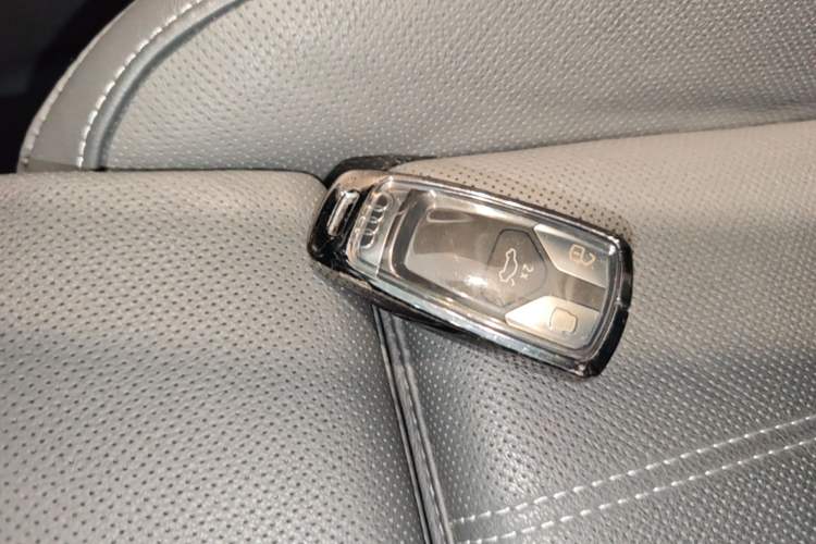 Used Audi A4L 2023 40 TFSI Luxury Dynamic Model Vehicle Key