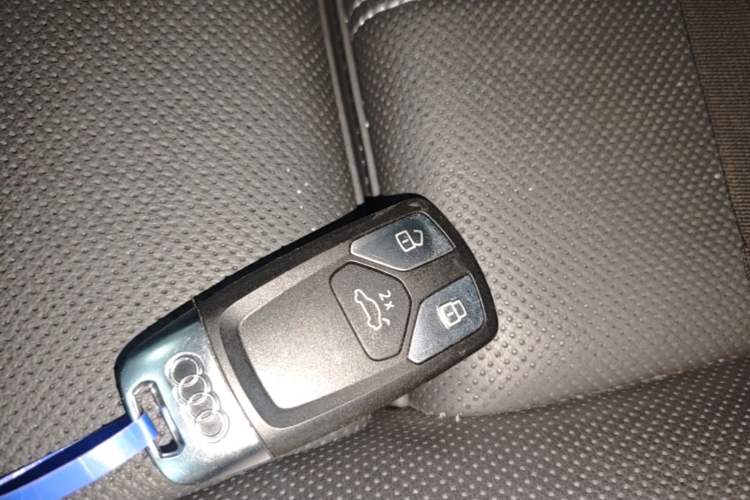 Used Audi A4L 2023 40 TFSI Luxury Dynamic Model Vehicle Key