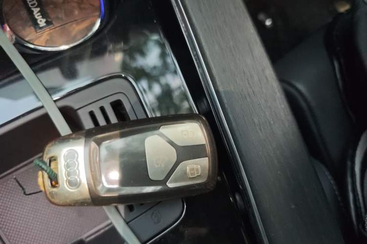 Used Audi A4L 2023 40 TFSI Luxury Dynamic Model Vehicle Key