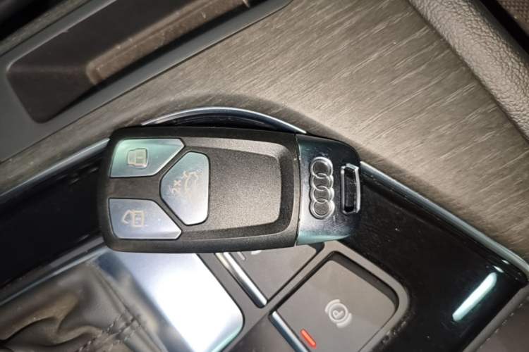 Used Audi A4L 2023 40 TFSI Luxury Dynamic Model Vehicle Key