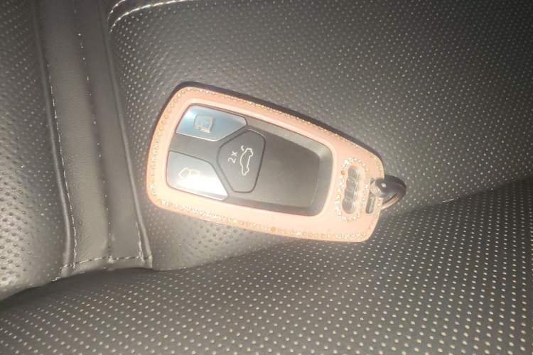 Used Audi A4L 2023 40 TFSI Luxury Dynamic Model Vehicle Key