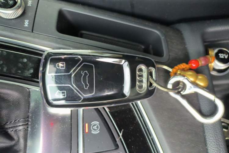 Used Audi A4L 2023 40 TFSI Luxury Dynamic Model Vehicle Key