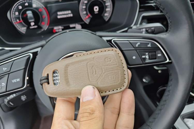 Used Audi A4L 2023 40 TFSI Luxury Dynamic Model Vehicle Key