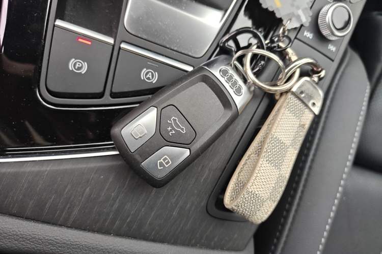 Used Audi A4L 2023 40 TFSI Luxury Dynamic Model Vehicle Key