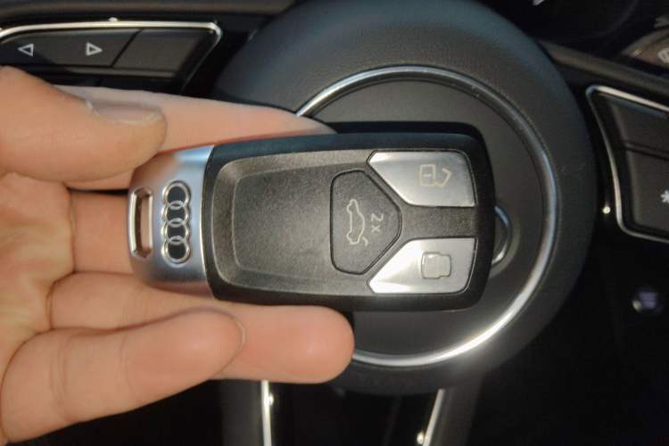 Used Audi A4L 2023 40 TFSI Fashion Dynamic Model Vehicle Key