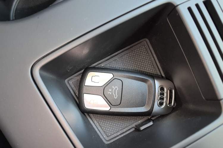 Used Audi A4L 2023 40 TFSI Fashion Dynamic Model Vehicle Key