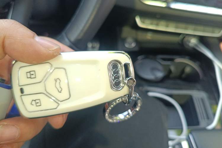 Used Audi A4L 2023 40 TFSI Luxury Dynamic Model Vehicle Key