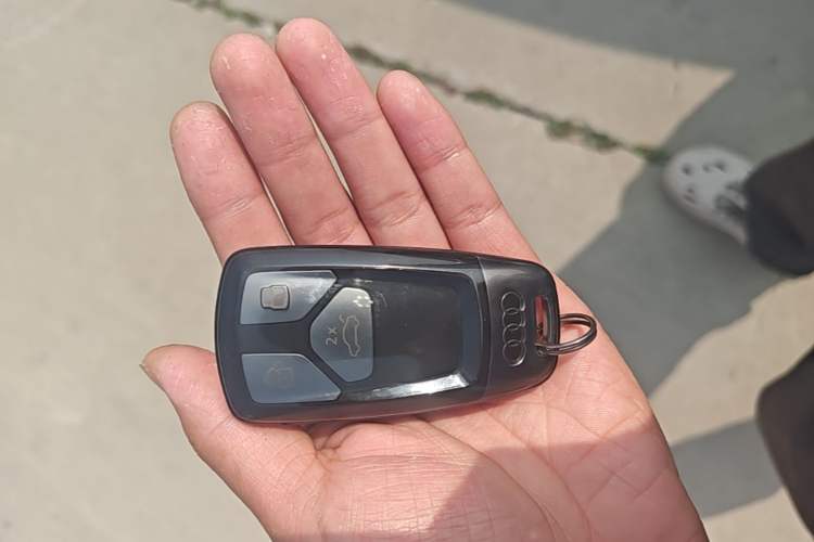 Used Audi A4L 2023 40 TFSI Luxury Dynamic Model Vehicle Key
