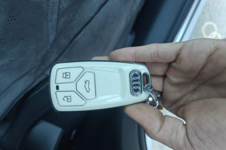 Used Audi A4L 2023 40 TFSI Luxury Dynamic Model Vehicle Key