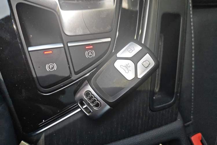 Used Audi A4L 2023 40 TFSI Luxury Dynamic Model Vehicle Key
