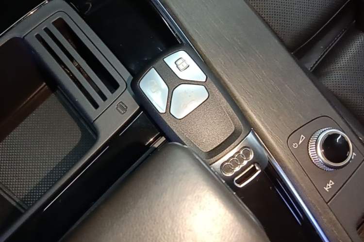 Used Audi A4L 2023 40 TFSI Luxury Dynamic Model Vehicle Key