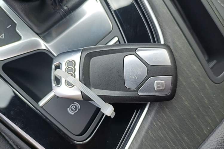 Used Audi A4L 2023 40 TFSI Luxury Dynamic Model Vehicle Key