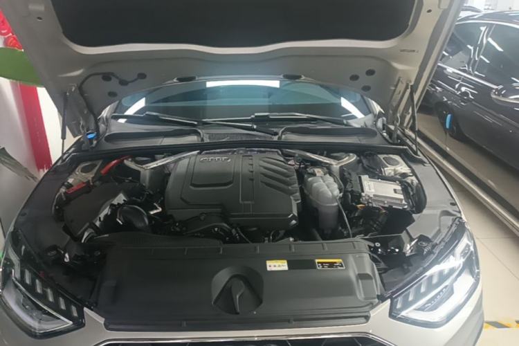 Used Audi A4L 2023 40 TFSI Fashion Dynamic Model Engine Bay