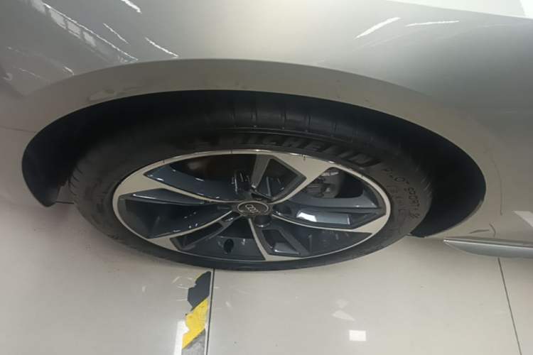 Used Audi A4L 2023 40 TFSI Fashion Dynamic Model Left Front Wheel Hub