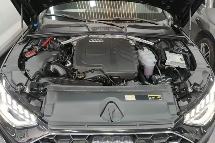 Used Audi A4L 2024 40 TFSI Fashion Dynamic Model Engine Bay