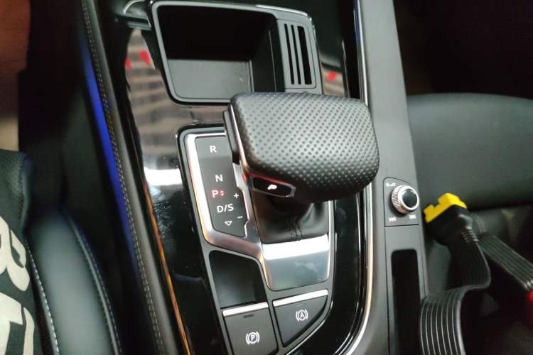 Used Audi A4L 2024 40 TFSI Luxury Dynamic Edition Gear Lever