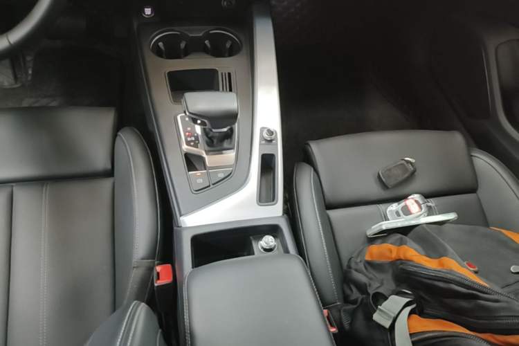 Used Audi A4L 2024 40 TFSI Fashion Dynamic Model Gear Lever