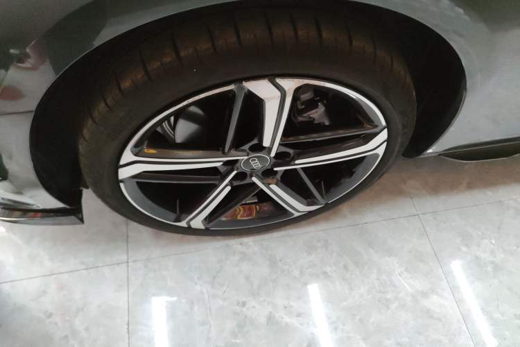 Used Audi A4L 2024 40 TFSI Luxury Dynamic Edition Left Front Wheel Hub