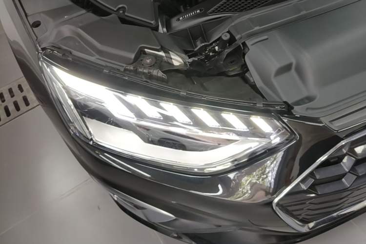 Used Audi A4L 2024 40 TFSI Fashion Dynamic Model Right Front Headlight
