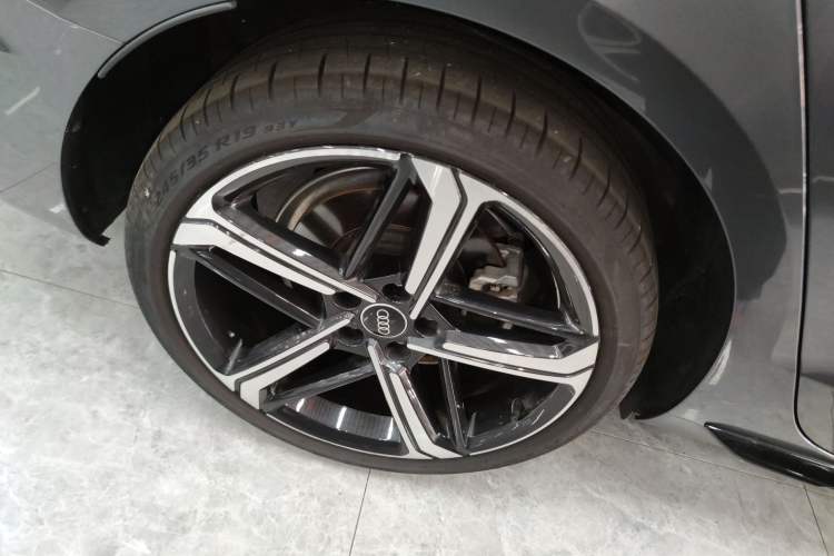 Used Audi A4L 2024 40 TFSI Luxury Dynamic Edition Right Rear Wheel Hub