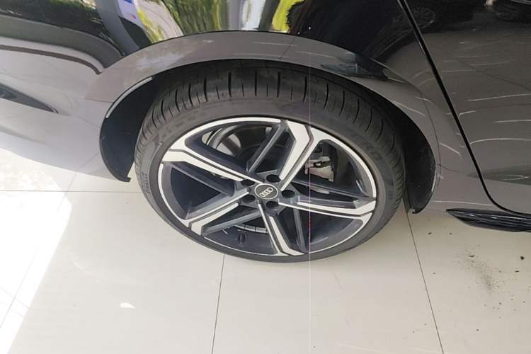 Used Audi A4L 2024 40 TFSI Luxury Dynamic Edition Right Rear Wheel Hub