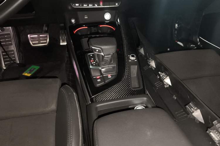 Used Audi A4L 2024 45 TFSI quattro Prestige Dynamic Edition Gear Lever