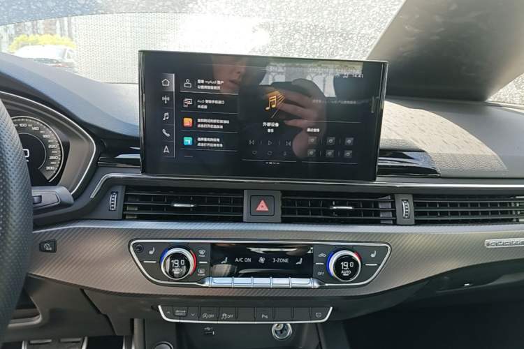 Used Audi A4L 2024 40 TFSI quattro RS Performance Package Audio And AC Panel
