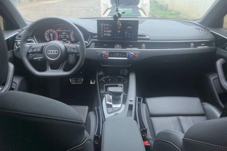 Used Audi A4L 2024 40 TFSI Luxury Dynamic Edition Center Console