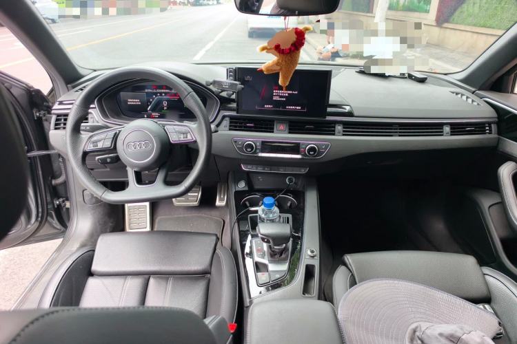 Used Audi A4L 2024 40 TFSI Luxury Dynamic Edition Center Console