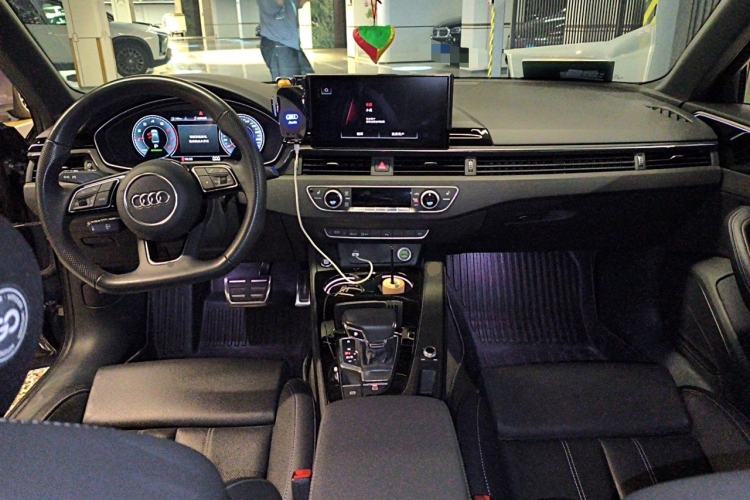 Used Audi A4L 2024 40 TFSI Luxury Dynamic Edition Center Console
