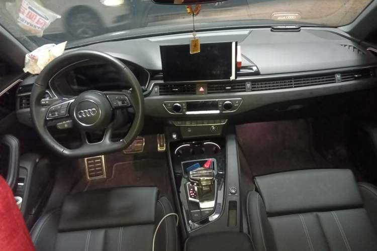 Used Audi A4L 2024 40 TFSI Luxury Dynamic Edition Center Console