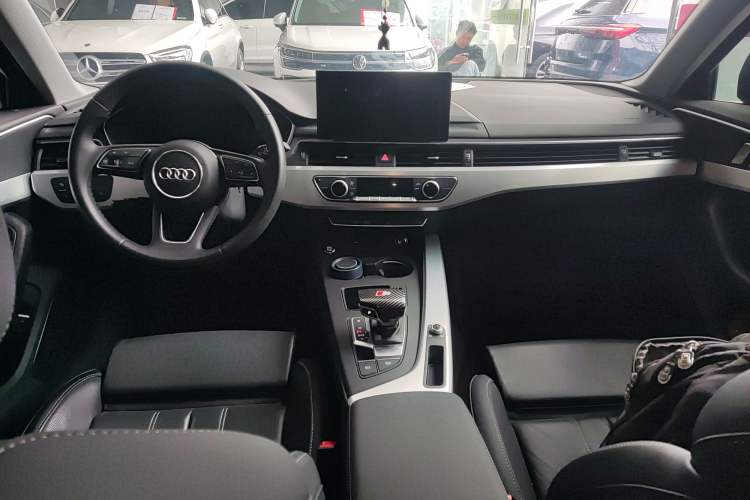 Used Audi A4L 2024 40 TFSI Fashion Dynamic Model Center Console