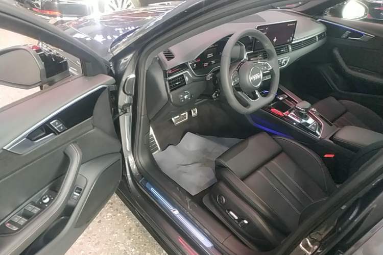 Used Audi A4L 2024 40 TFSI Luxury Dynamic Edition Driver Seat