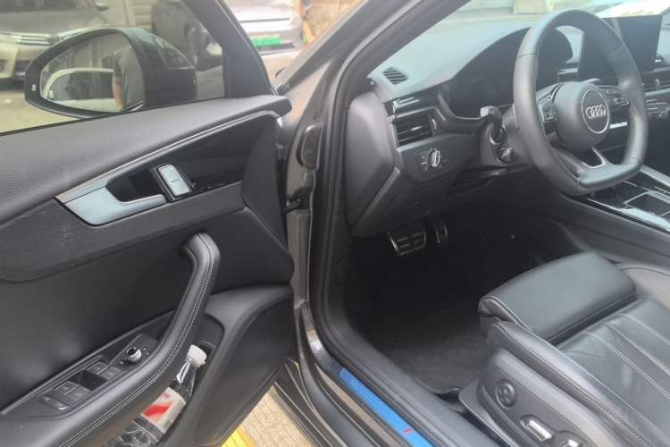 Used Audi A4L 2024 40 TFSI Luxury Dynamic Edition Driver Seat