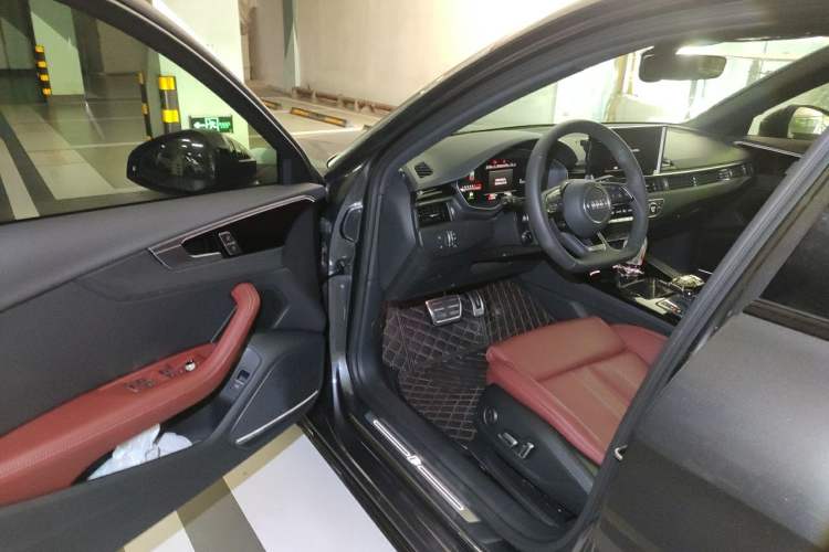 Used Audi A4L 2024 40 TFSI Luxury Dynamic Edition (Starry Night Version) Driver Seat