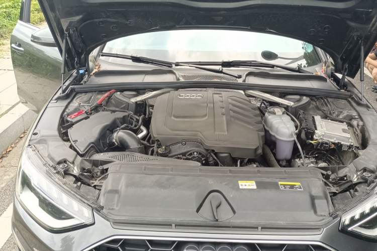 Used Audi A4L 2024 40 TFSI Fashion Dynamic Model Engine Bay