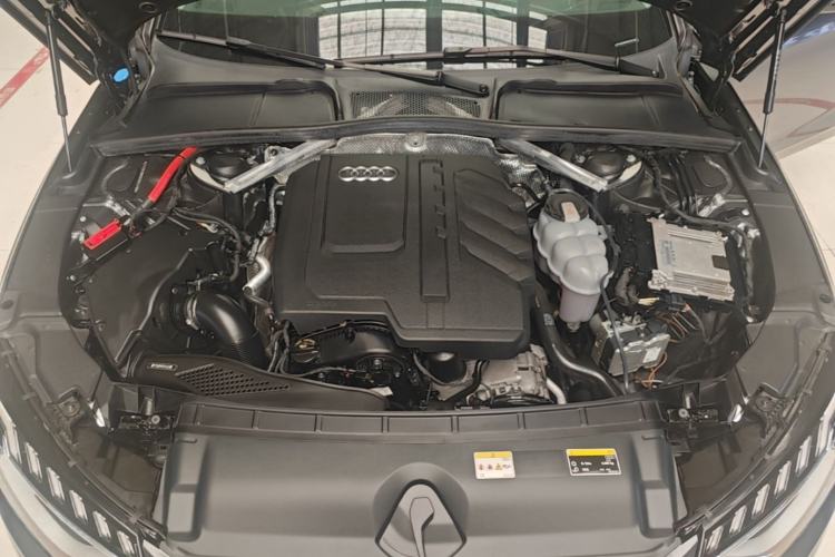 Used Audi A4L 2024 40 TFSI Fashion Dynamic Model Engine Bay