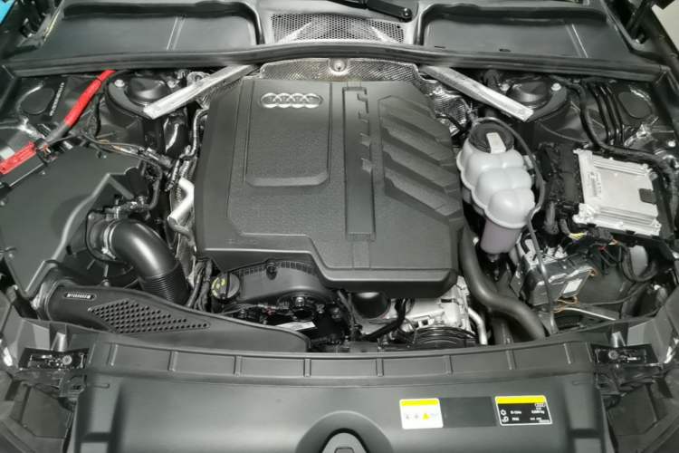 Used Audi A4L 2024 40 TFSI Fashion Dynamic Model Engine Bay
