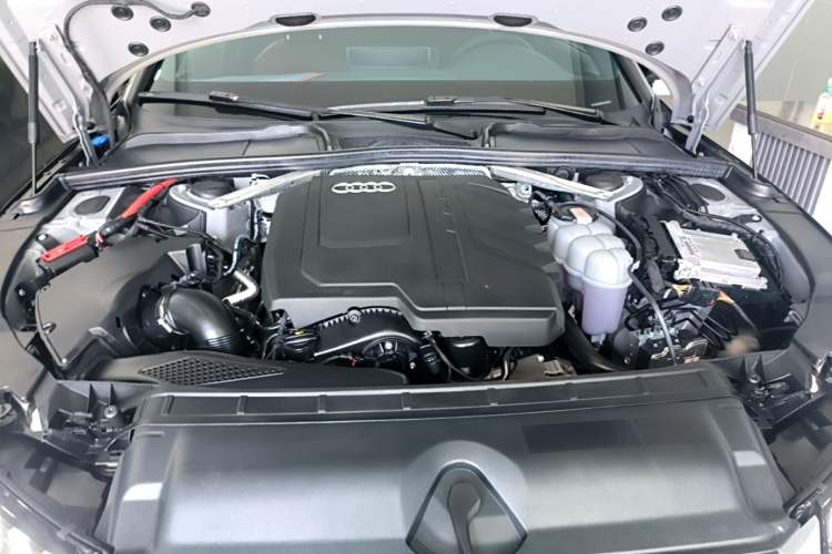 Used Audi A4L 2024 40 TFSI Luxury Dynamic Edition Engine Bay