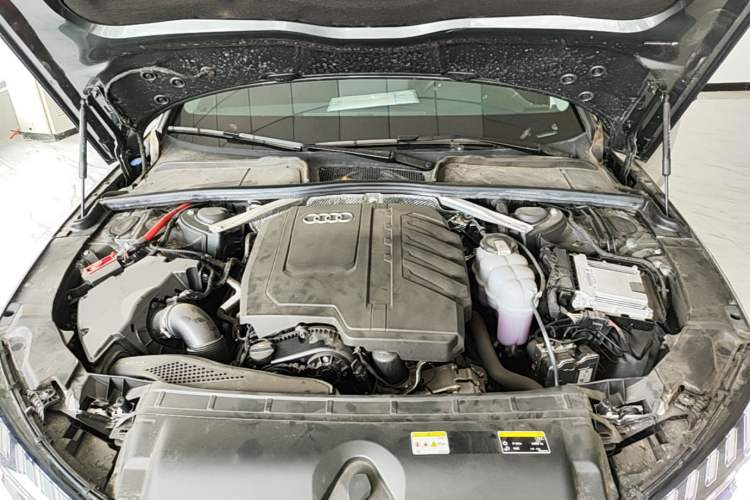 Used Audi A4L 2024 40 TFSI Fashion Dynamic Model Engine Bay