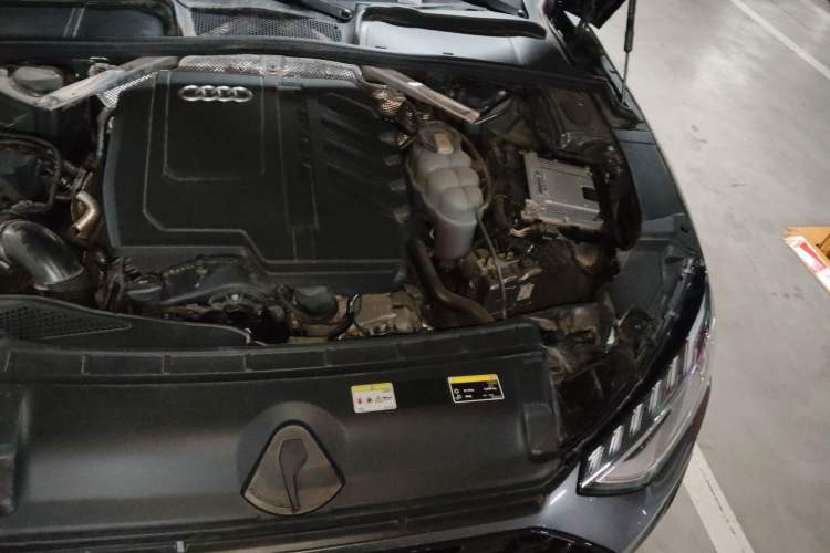 Used Audi A4L 2024 40 TFSI Luxury Dynamic Edition Engine Bay Left